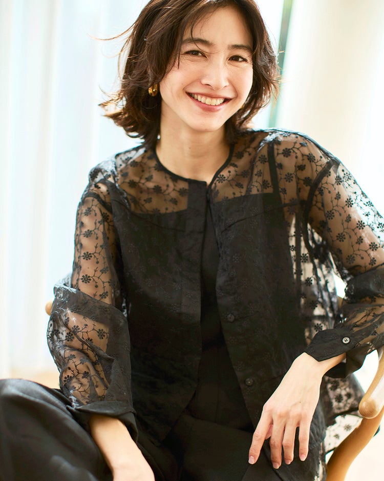 フラワー刺繍・オーガンジーフリルブラウス 詳細画像 ブラック 1