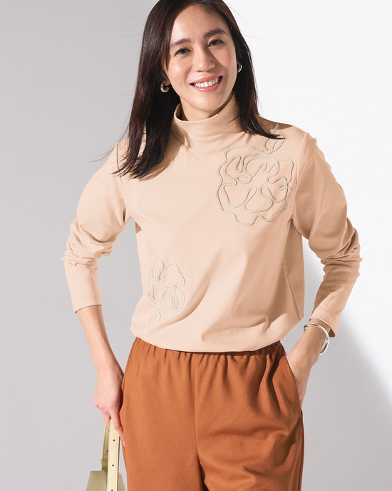 超長綿ハイネック／フラワーモチーフ