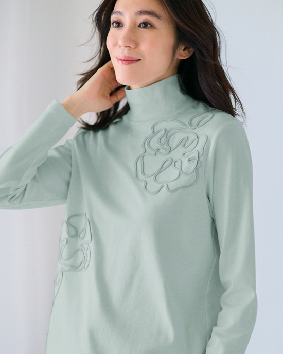 超長綿ハイネック／フラワーモチーフ