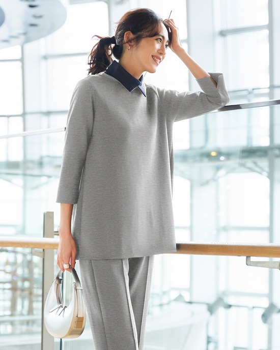 ライトダンボールニット・浅Vフレアトップス