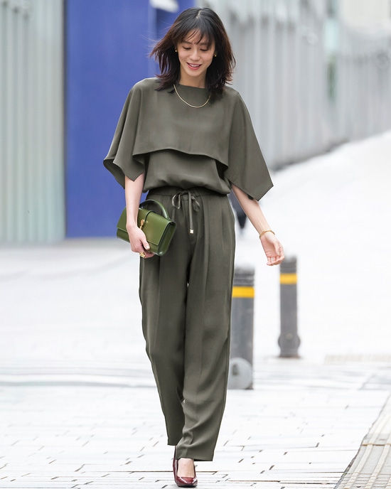 バックサテンジョーゼット・ケープブラウス