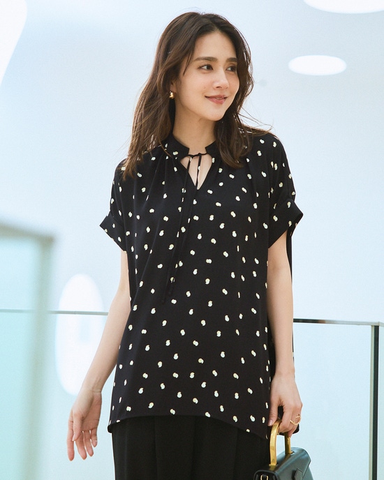 バックサテンジョーゼット・ドロストブラウス