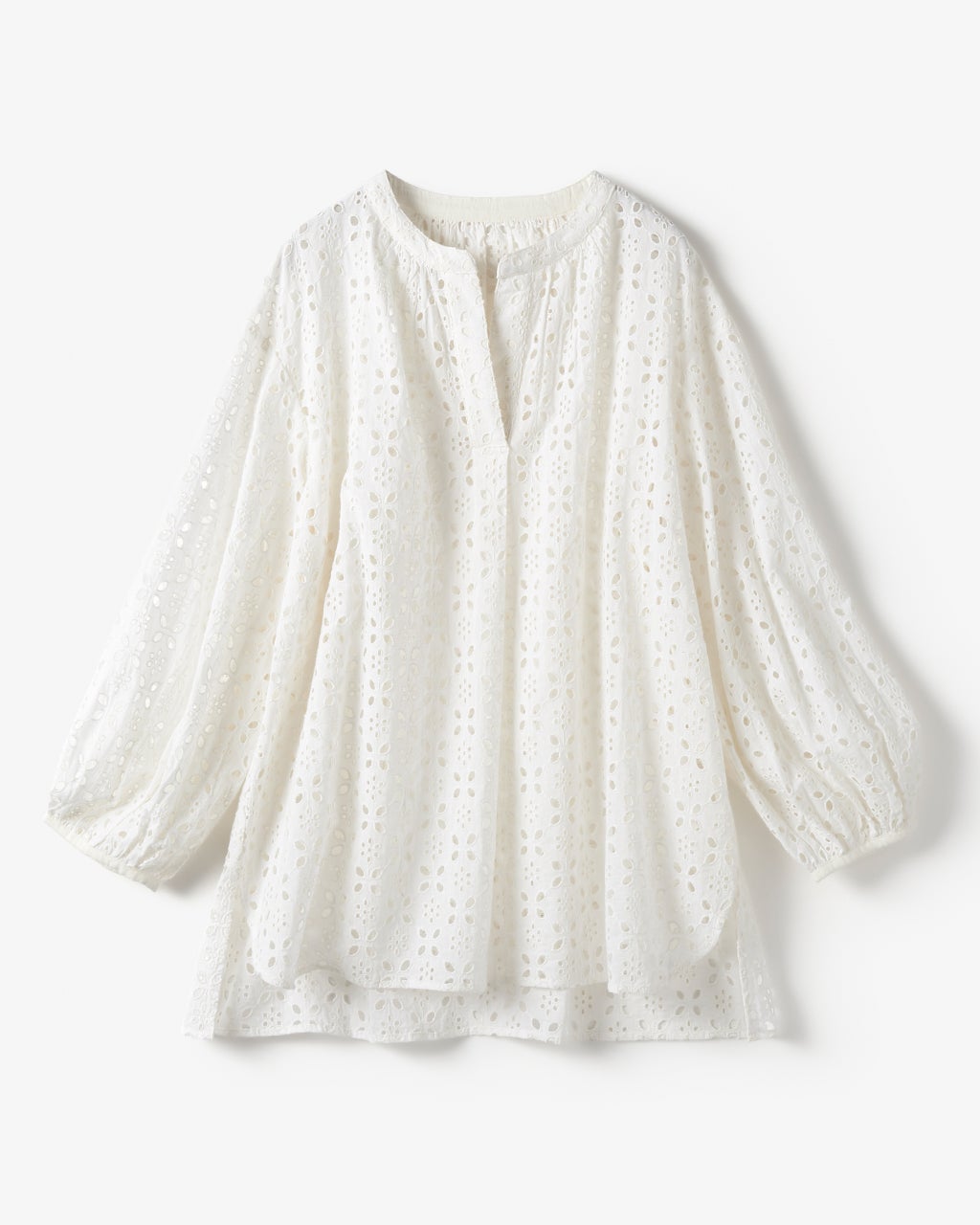 アンミヌ　カットワークレースブラウス(ＷＨＩＴＥ) カットワークレースボリュームブラウス[品番：MKSW0055523]｜Ungrid