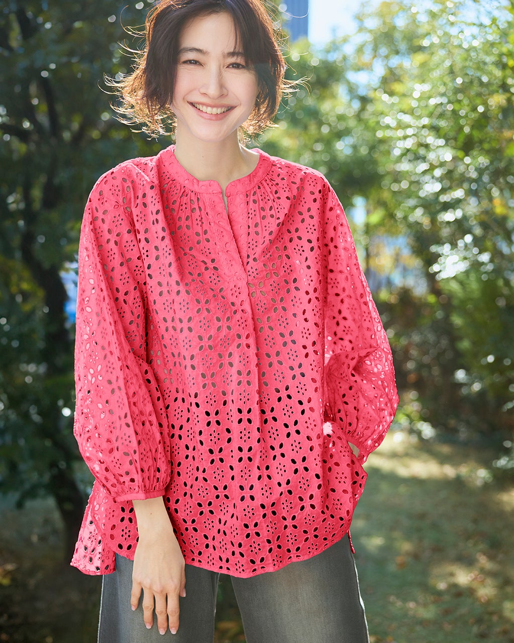 ヌキテパ　カットワークレース刺繍ブラウス　ピンク カットワークレース・キーネックブラウス/DoCLASSE