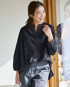 カットワークレース・キーネックブラウス