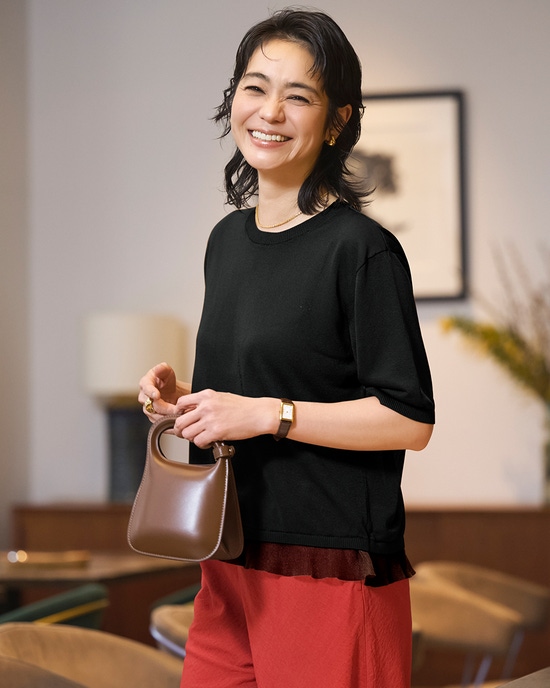 シアーリブ・裾フリルトップス／クルーネック