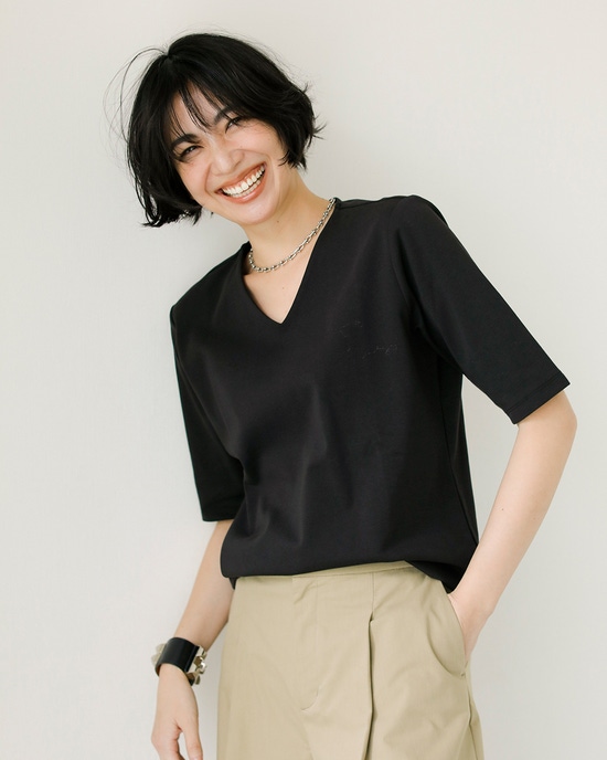Vネック／5分袖・ドゥクラッセTシャツ