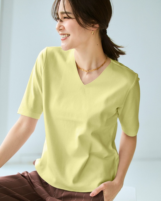 Vネック／5分袖・ドゥクラッセTシャツ