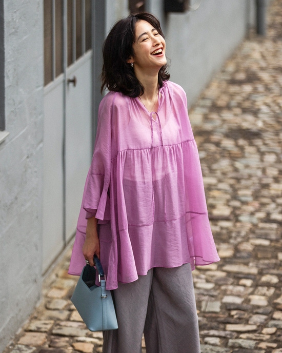 ニュアンスシアー・フレアスリーブブラウス