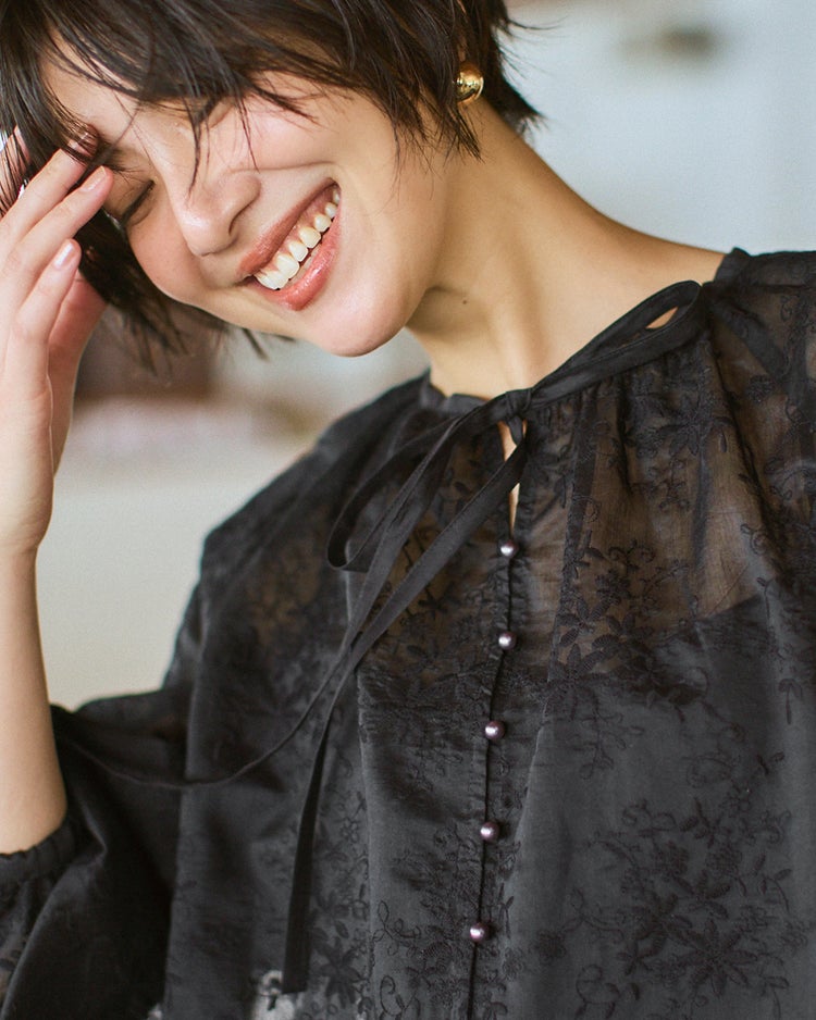 フラワー刺繍・スカラップブラウス 詳細画像 ブラック 1