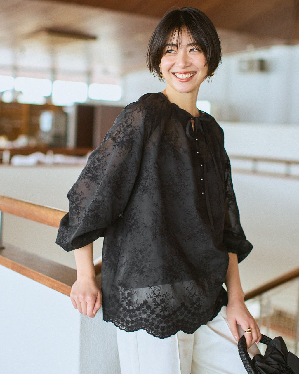 フラワー刺繍・スカラップブラウス/DoCLASSE