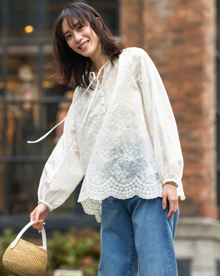 フラワー刺繍・スカラップブラウス 詳細画像 アイボリー 2