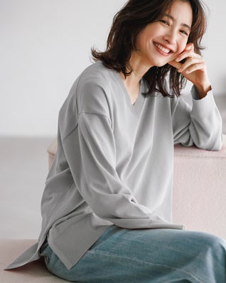 シルキーレーヨン・Vネックニット