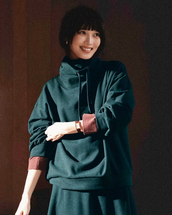微起毛ストレッチ・デザインネックプルオーバー