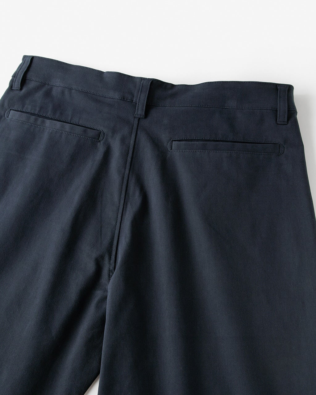 新品 定価2万! 23区オム Dカン装飾コットンストレッチチノパンツ46(M)青★P21988 ノータック 23区 HOMME メンズ ストレッチノータックチノパン ベージュ ウエスト100cm 股下66cm(販売