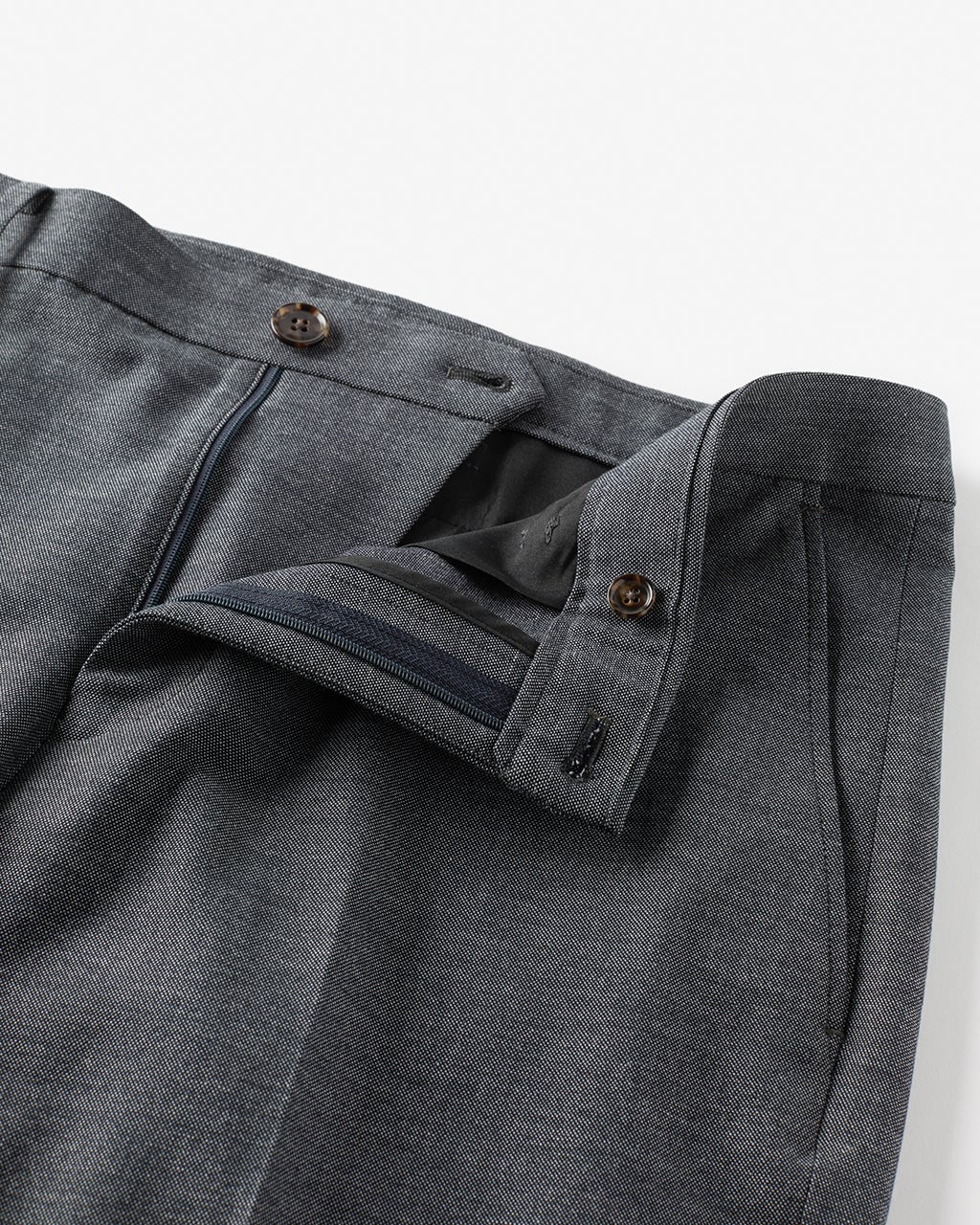 新品タグ付✨EPOCA UOMO パンツ　尾州産生地　先染めリネン　高級感 Wサテンハイライズパンツ（M1R80132＿＿） | EPOCA