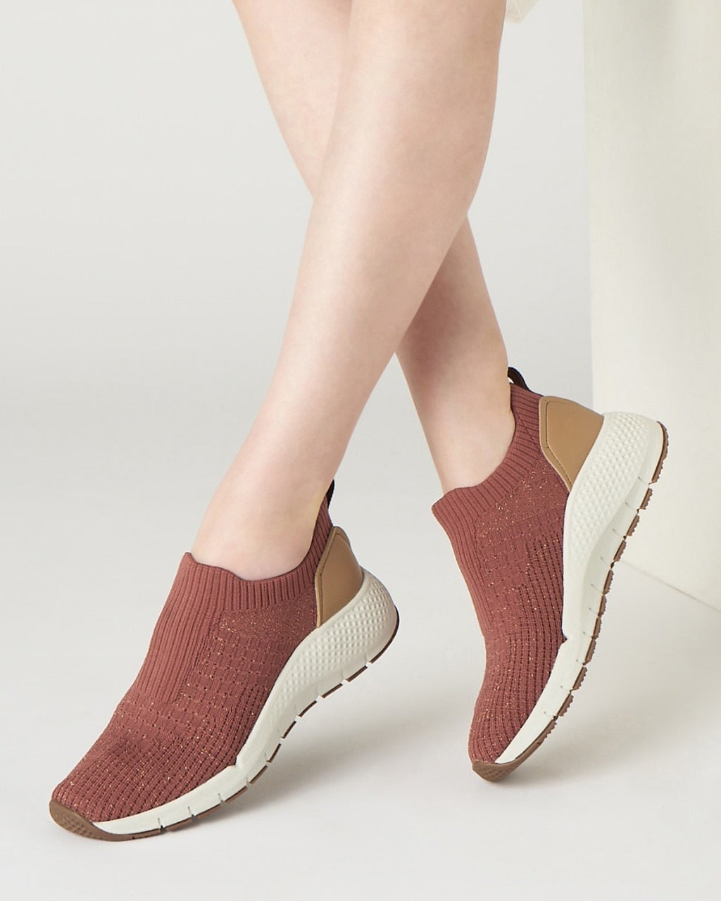 クラークス　ニットスニーカー　8.5 スリッポン ニットスリッポングリップスニーカー/40代50代からのレディース