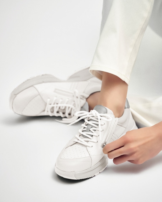 レザージップスニーカーWoW