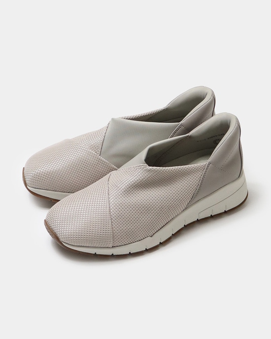 ハンズフリークロスインステップスニーカー