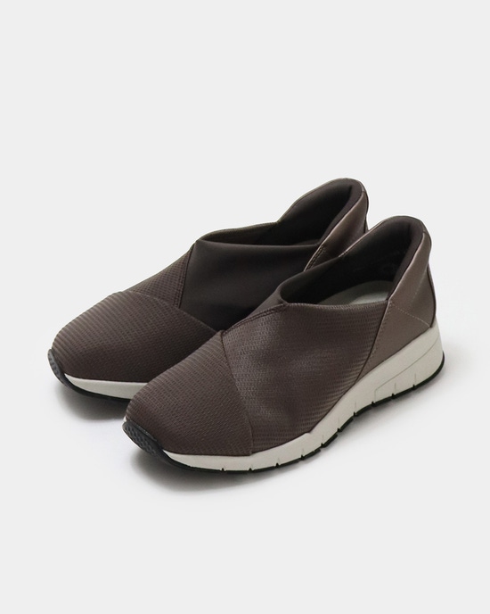 ハンズフリークロスインステップスニーカー