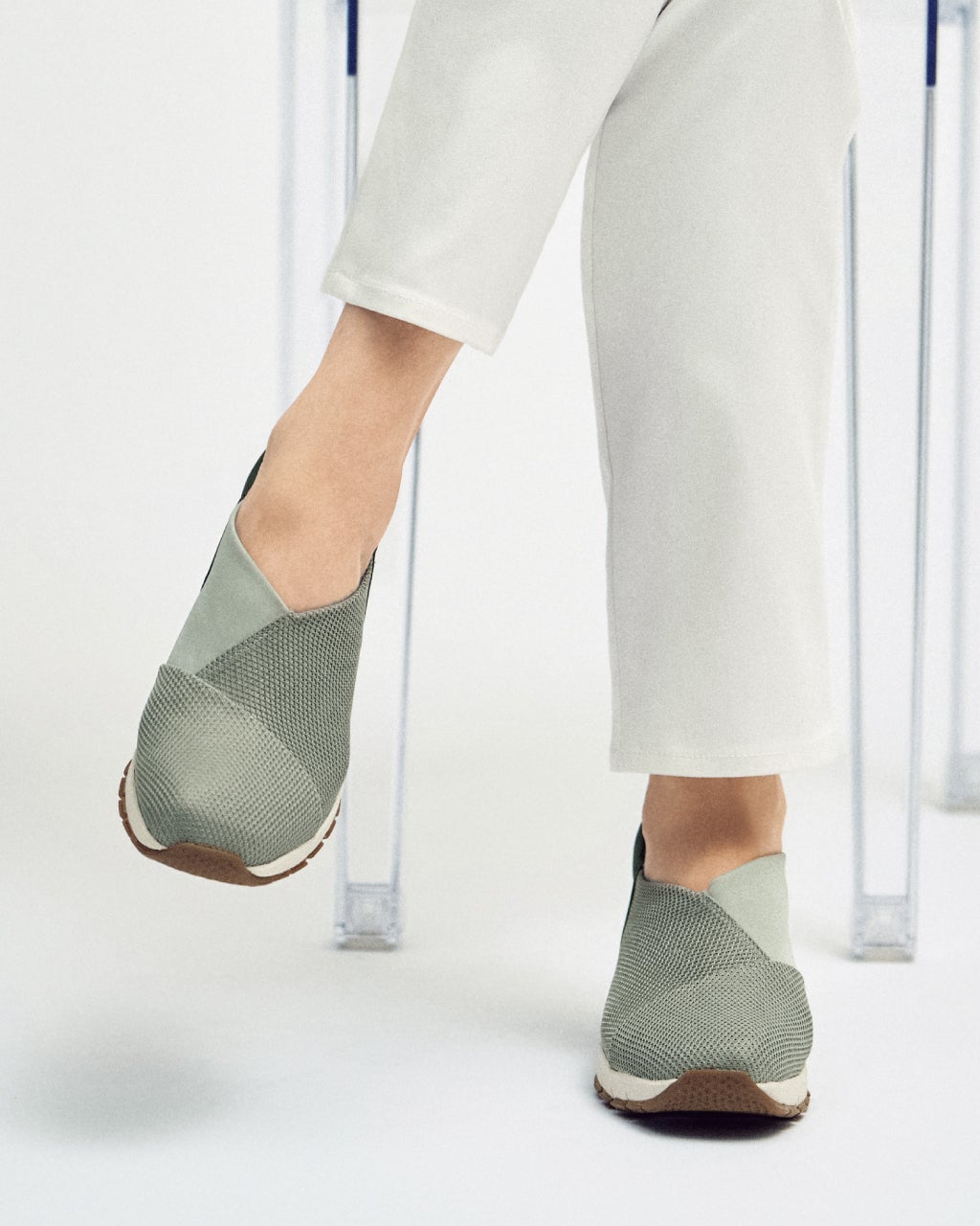 ビクティニpsa8 ハンズフリークロスインステップスニーカー/DoCLASSE