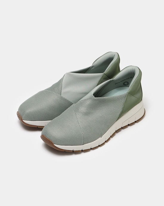 ハンズフリークロスインステップスニーカー