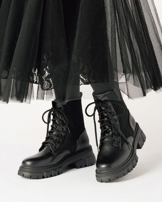 ストレッチニット使いレースアップブーツ