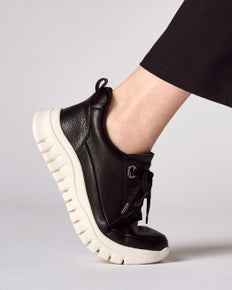 ハンズフリースリットソールスニーカー