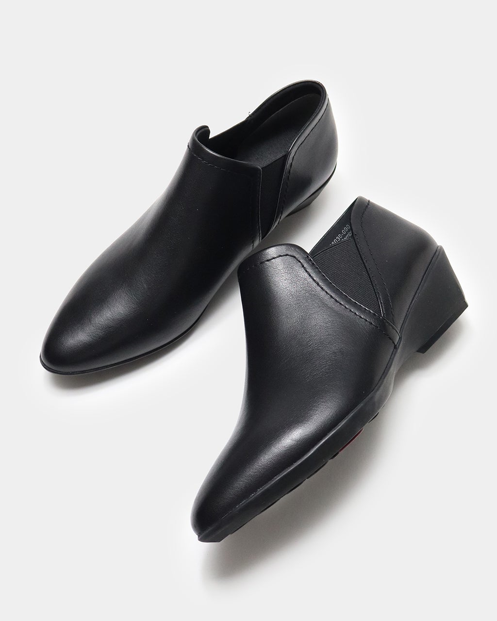 ブラックレザー ポインテッドトゥブーティ ポインテッドブーティ100/DoCLASSE
