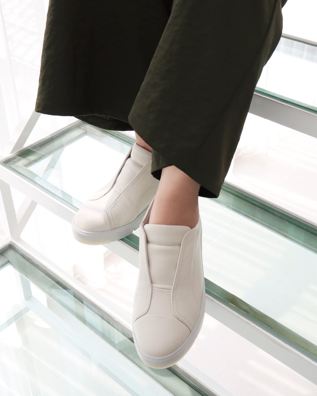 スリッポンレザースニーカー701/DoCLASSE