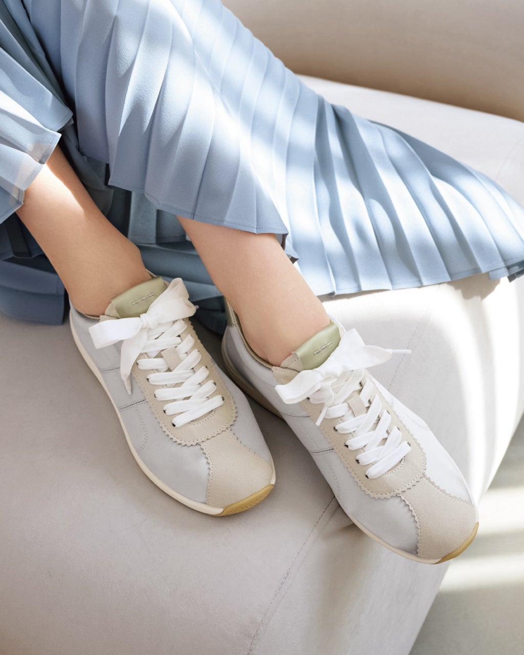 サテンソフトフラットスニーカー 620