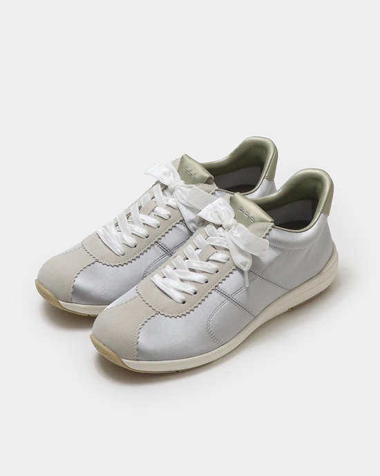 サテンソフトフラットスニーカー620