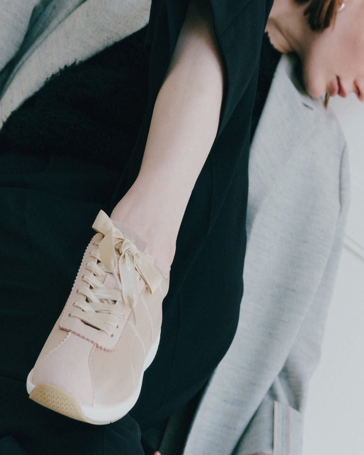 サテンソフトフラットスニーカー620 詳細画像 ベージュ&times;ピンク 2