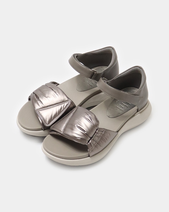 厚底パデットサンダル