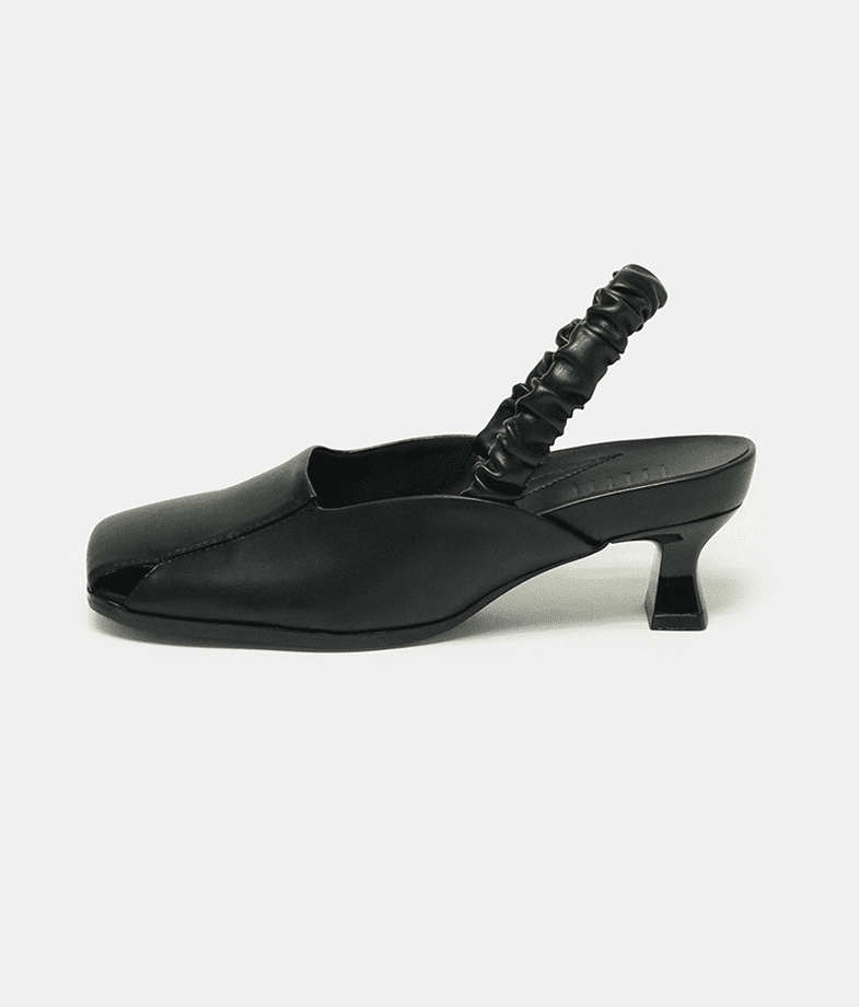 Heel cup shirring strap shoes black