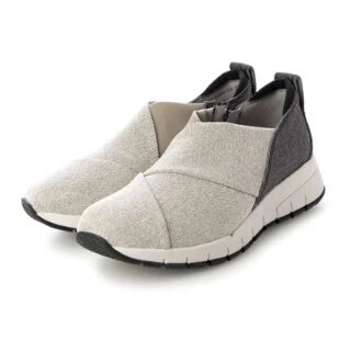 クロスインステップスニーカー 価格改定につき 2/19(日)まで ￥10,890税込 2/20(月)より ￥11,990税込
